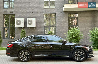Лифтбек Skoda Superb 2022 в 