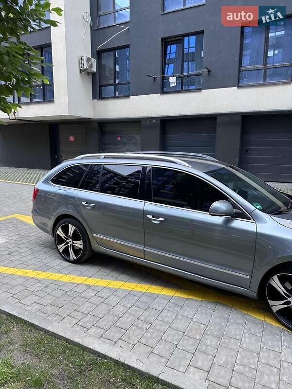 Универсал Skoda Superb 2010 в Ивано-Франковске