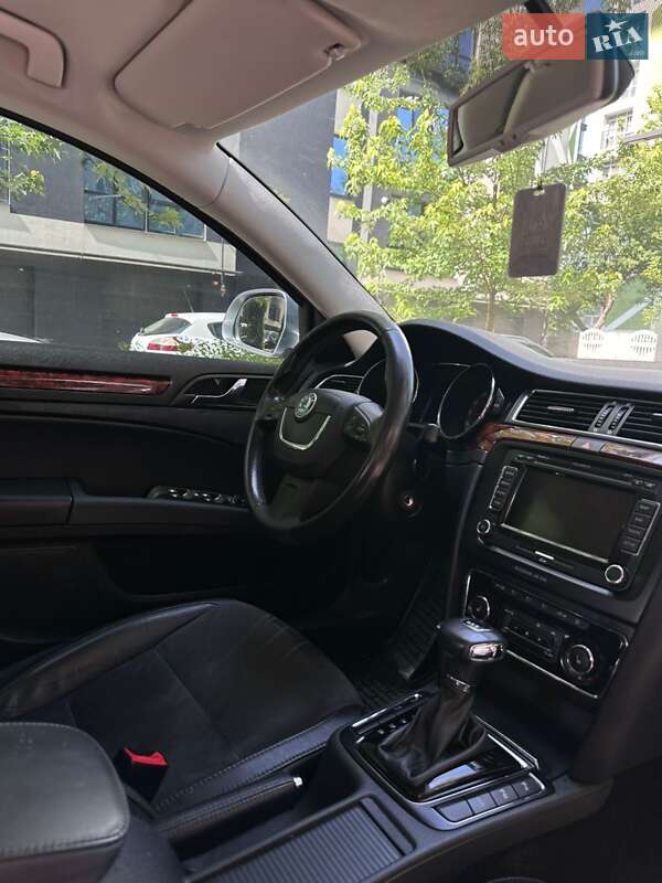 Универсал Skoda Superb 2010 в Ивано-Франковске