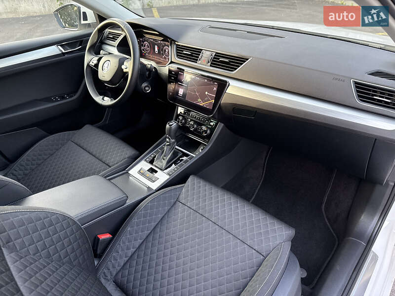 Универсал Skoda Superb 2021 в Ровно