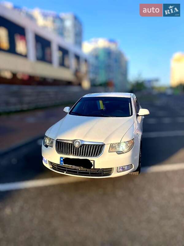 Лифтбек Skoda Superb 2009 в Черкассах