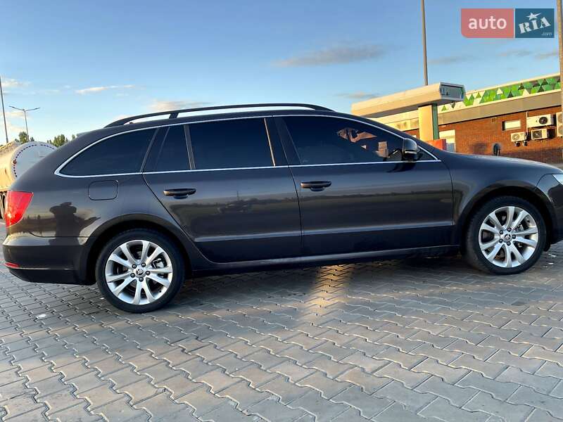Универсал Skoda Superb 2011 в Луцке