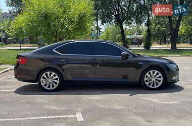Лифтбек Skoda Superb 2016 в 