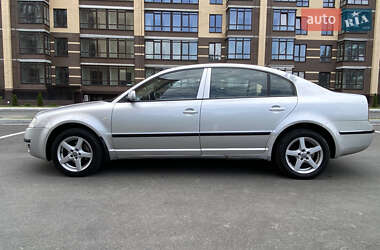 Лифтбек Skoda Superb 2004 в 