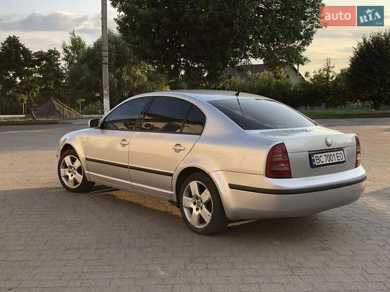 Лифтбек Skoda Superb 2006 в Бродах