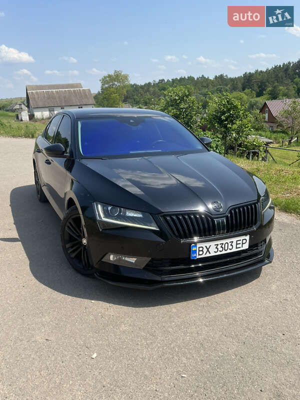 Ліфтбек Skoda Superb 2015 в Городку