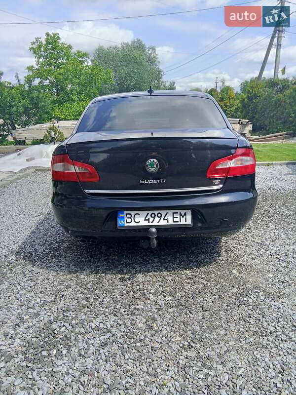 Лифтбек Skoda Superb 2011 в Каменке-Бугской