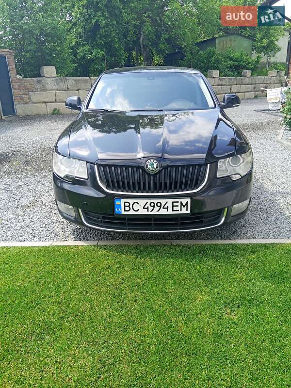 Лифтбек Skoda Superb 2011 в Каменке-Бугской