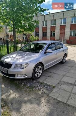 Лифтбек Skoda Superb 2009 в 
