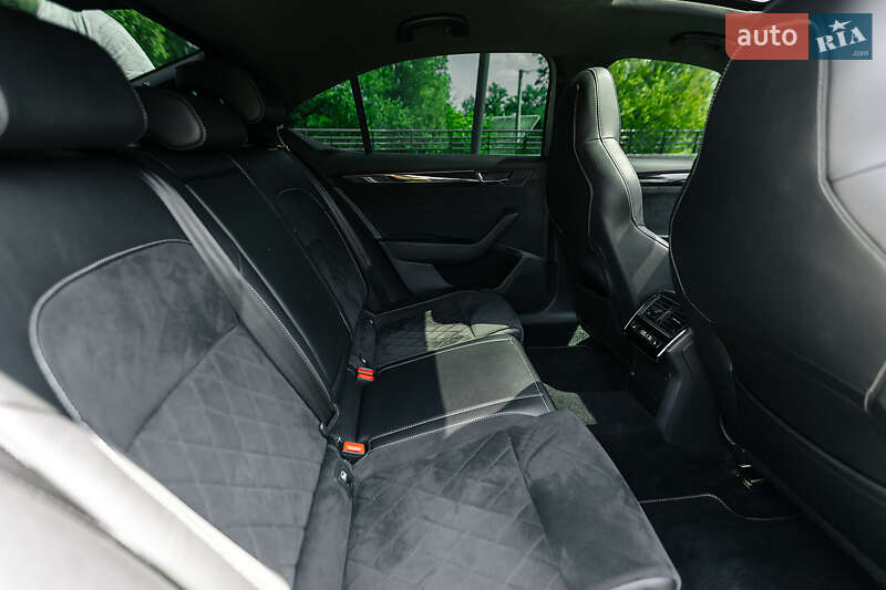Лифтбек Skoda Superb 2016 в Днепре