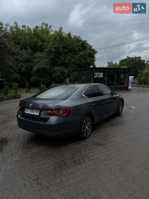 Лифтбек Skoda Superb 2016 в Львове