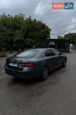 Лифтбек Skoda Superb 2016 в 
