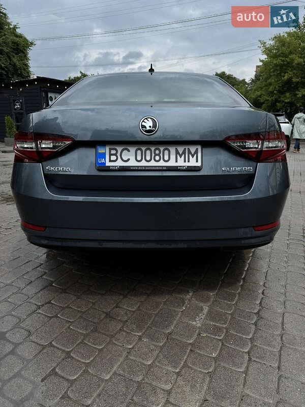 Лифтбек Skoda Superb 2016 в Львове