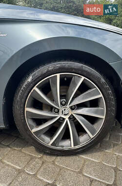 Лифтбек Skoda Superb 2016 в 