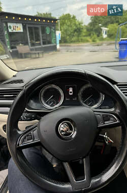 Лифтбек Skoda Superb 2016 в 