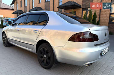 Лифтбек Skoda Superb 2011 в 