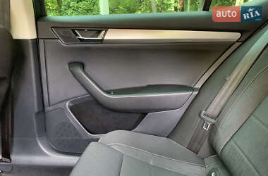 Лифтбек Skoda Superb 2016 в 