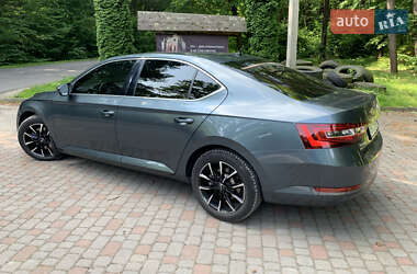 Лифтбек Skoda Superb 2016 в 