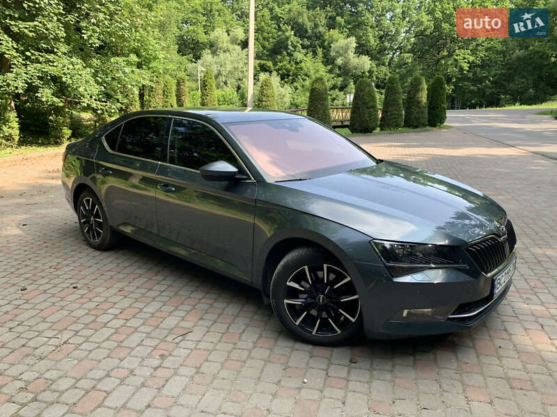 Лифтбек Skoda Superb 2016 в Дрогобыче