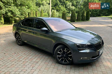 Лифтбек Skoda Superb 2016 в 
