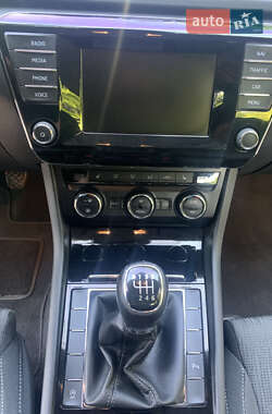 Лифтбек Skoda Superb 2016 в 