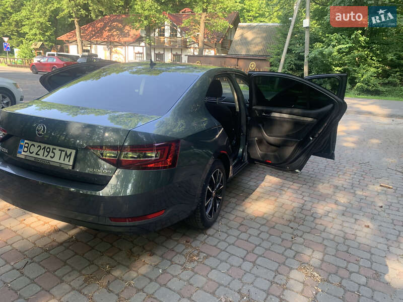 Лифтбек Skoda Superb 2016 в Дрогобыче