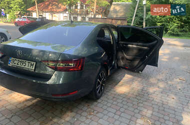 Лифтбек Skoda Superb 2016 в 