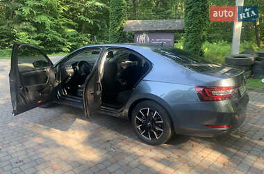 Лифтбек Skoda Superb 2016 в 
