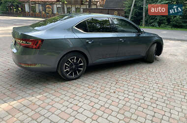 Лифтбек Skoda Superb 2016 в 