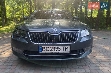 Лифтбек Skoda Superb 2016 в 