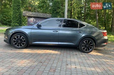 Лифтбек Skoda Superb 2016 в 