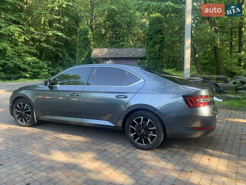 Лифтбек Skoda Superb 2016 в Дрогобыче