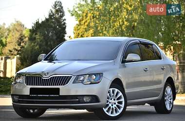 Лифтбек Skoda Superb 2013 в 
