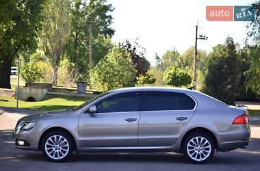 Лифтбек Skoda Superb 2013 в 