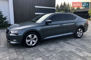 Лифтбек Skoda Superb 2017 в 