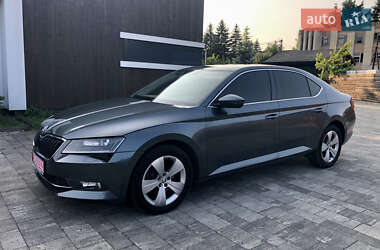 Лифтбек Skoda Superb 2017 в 