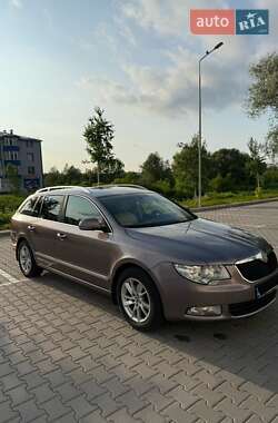 Універсал Skoda Superb 2013 в Хмельницькому