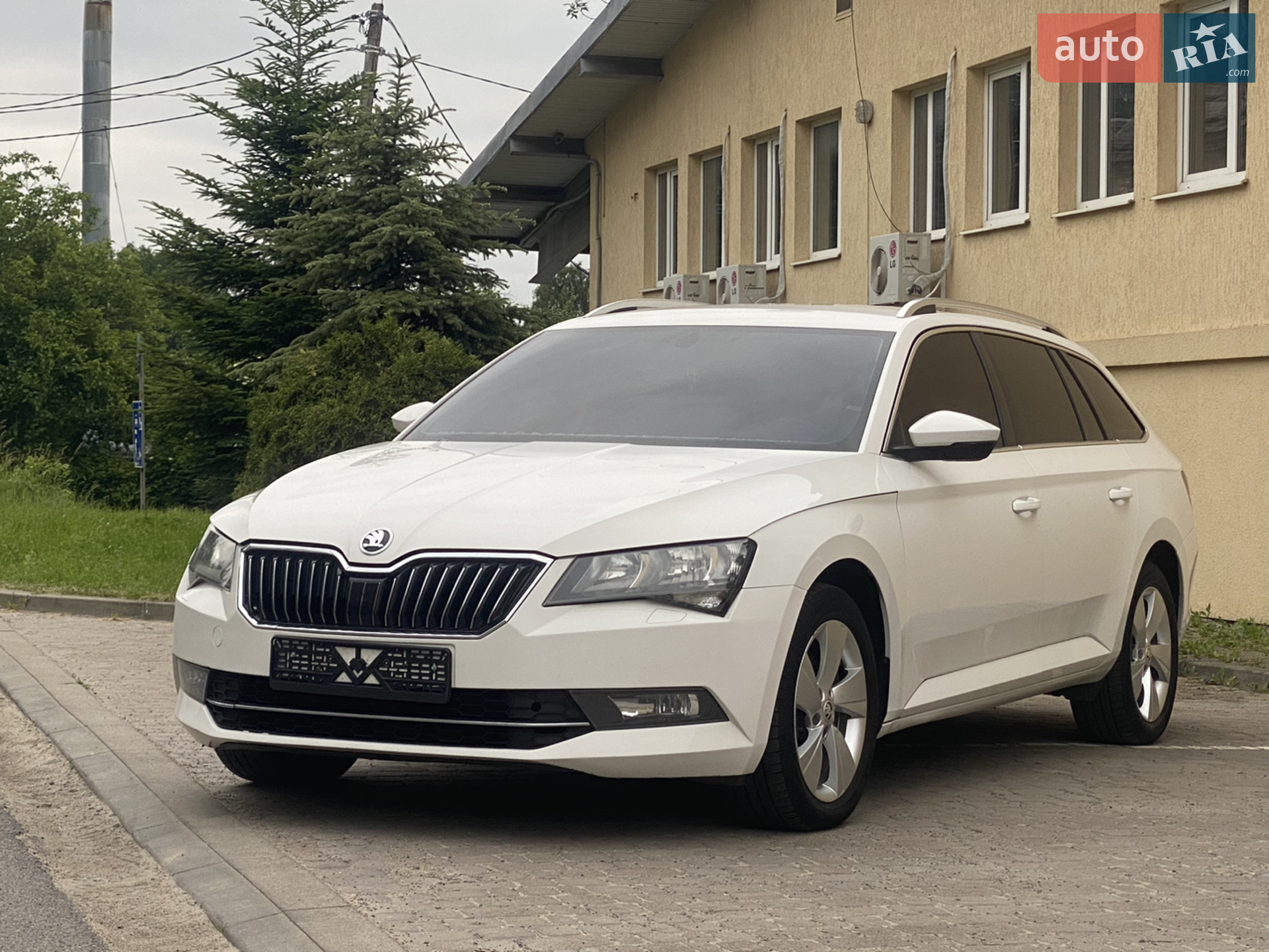 2017 Skoda Superb - мініатюра 15