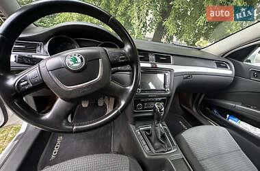 Лифтбек Skoda Superb 2011 в 