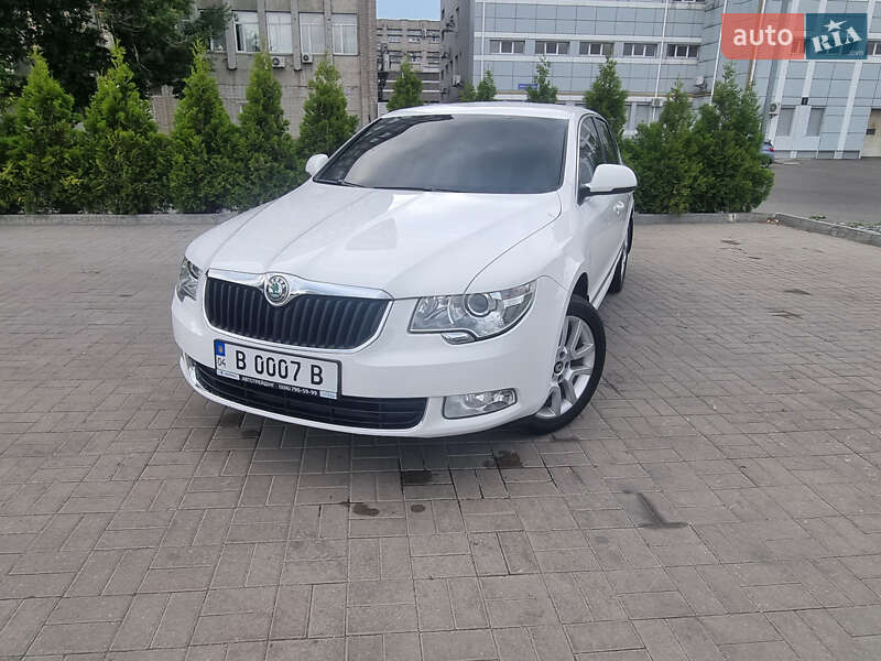 Лифтбек Skoda Superb 2012 в Днепре