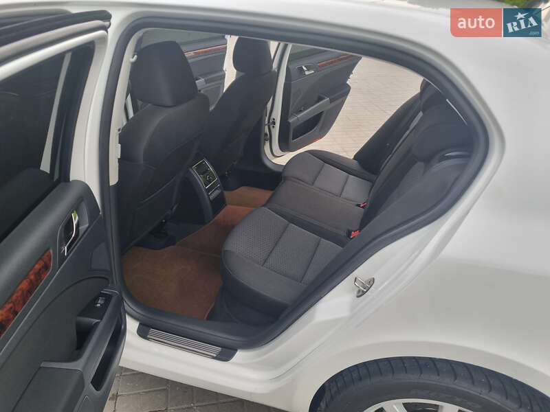Лифтбек Skoda Superb 2012 в Днепре