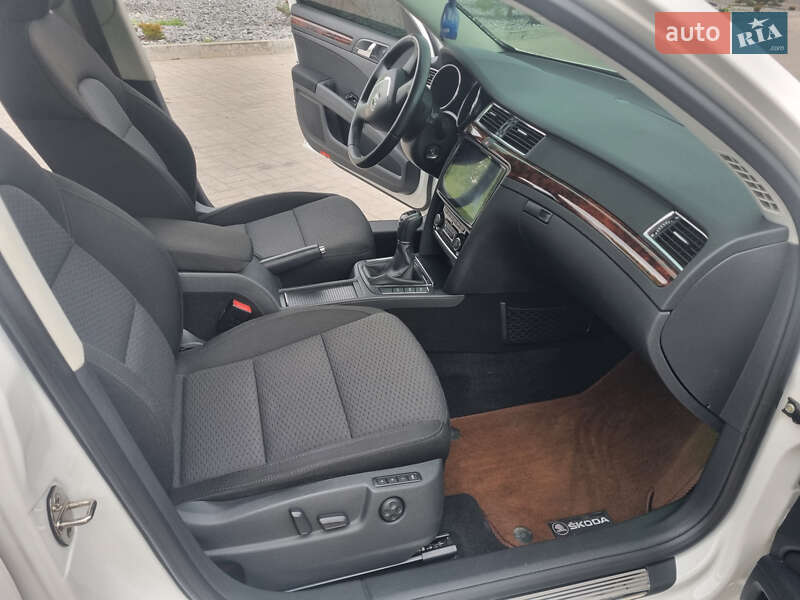 Лифтбек Skoda Superb 2012 в Днепре