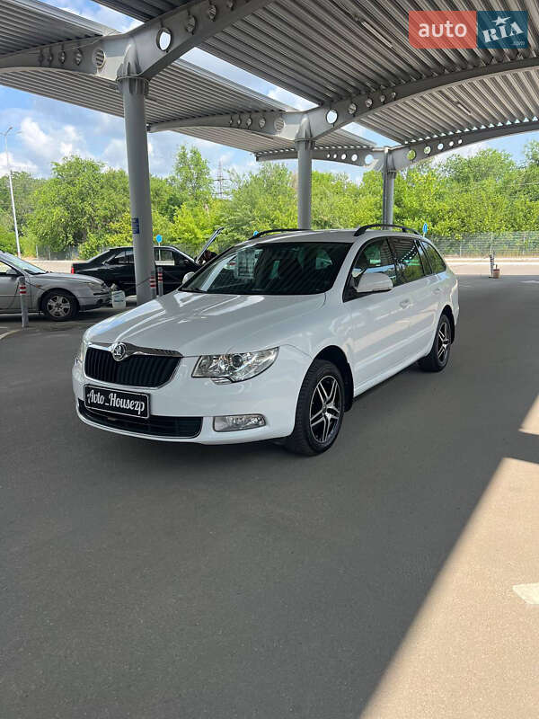 Універсал Skoda Superb 2011 в Запоріжжі