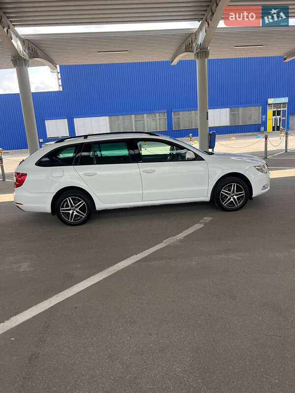 Універсал Skoda Superb 2011 в Запоріжжі
