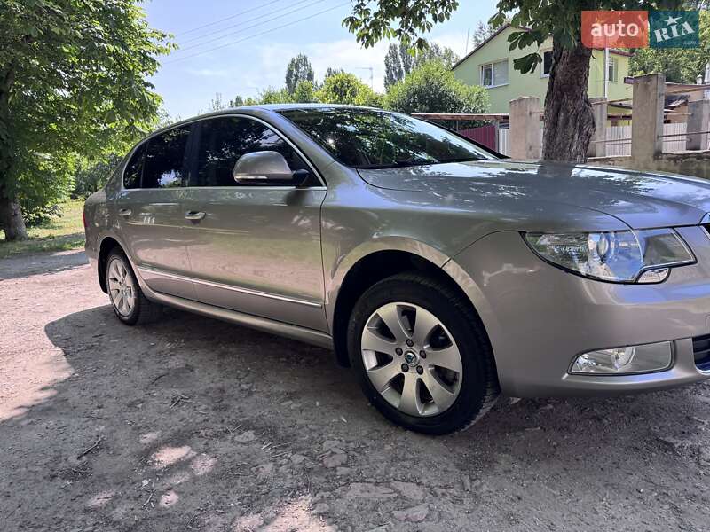Лифтбек Skoda Superb 2012 в Каменец-Подольском