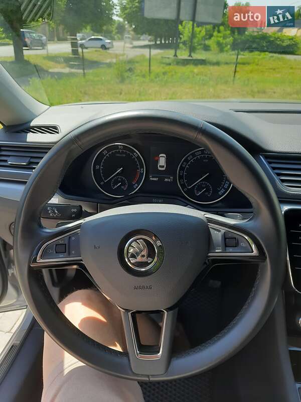 Универсал Skoda Superb 2019 в Ужгороде