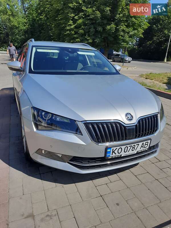 Универсал Skoda Superb 2019 в Ужгороде