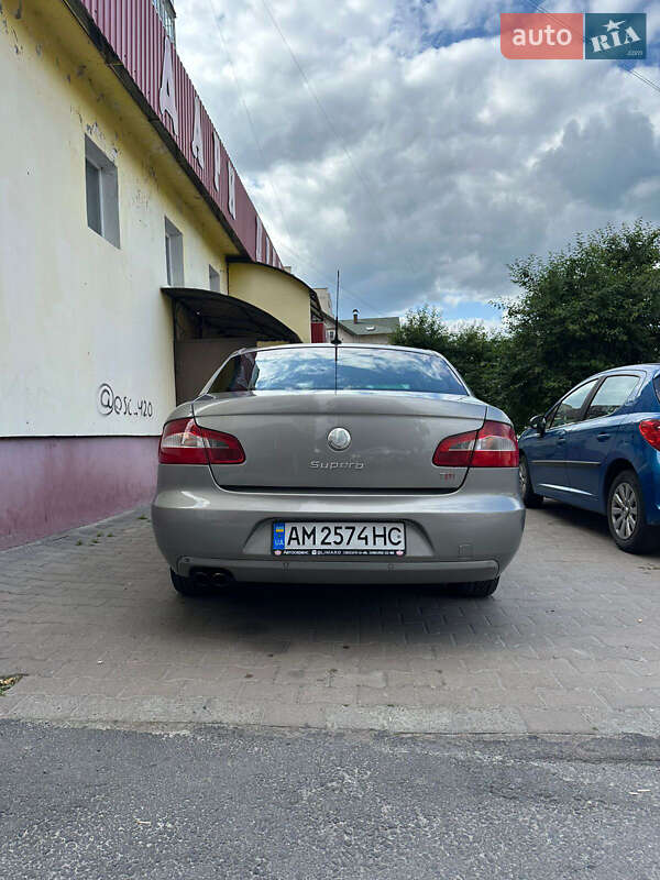 Лифтбек Skoda Superb 2008 в Звягеле