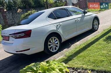 Ліфтбек Skoda Superb 2022 в Рівному