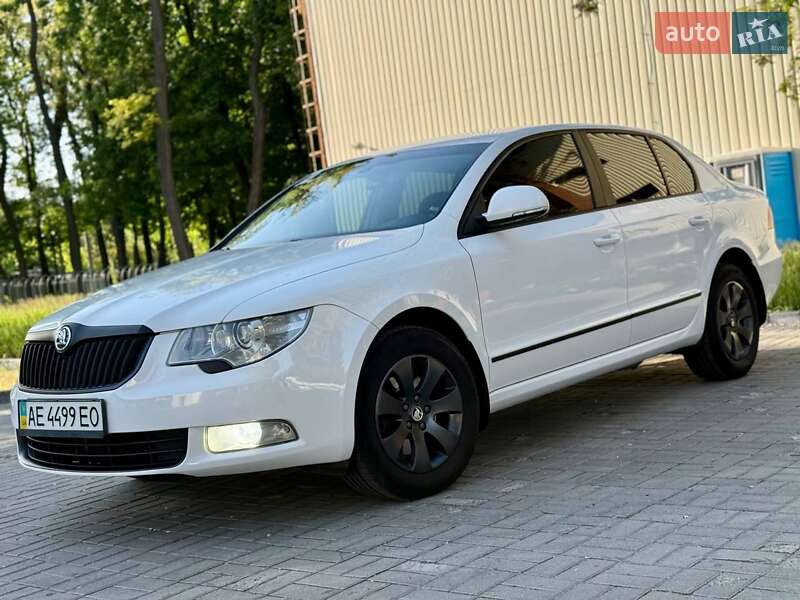 Лифтбек Skoda Superb 2013 в Днепре